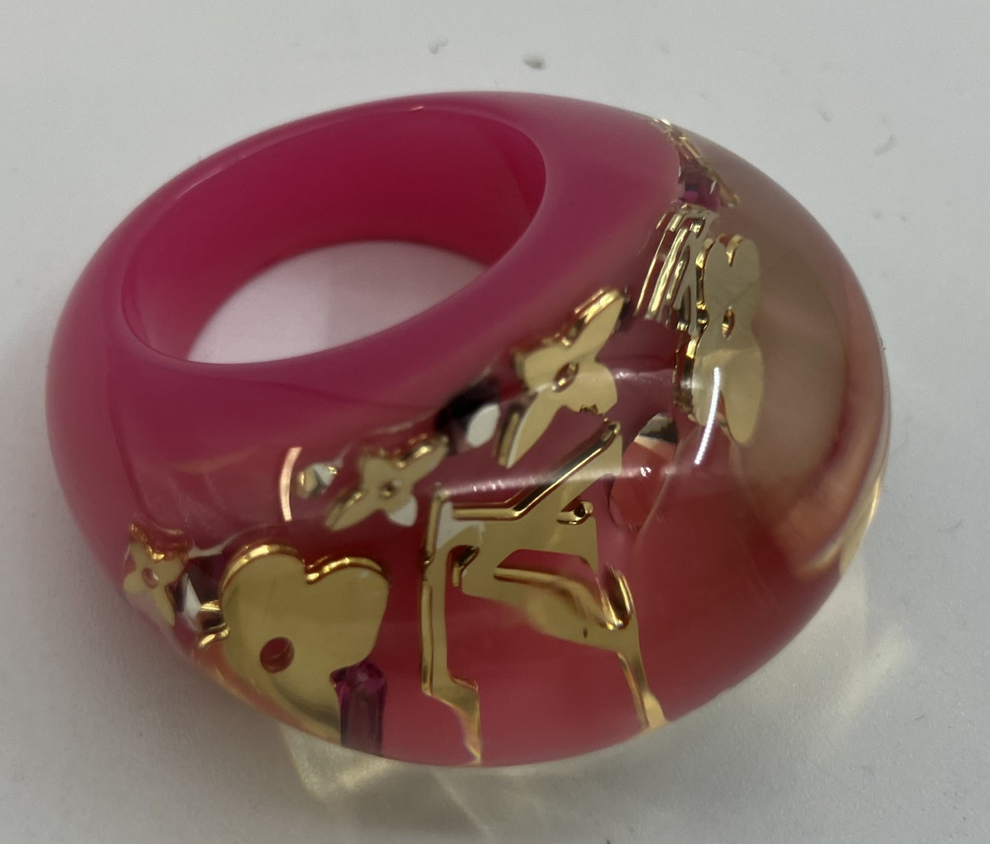 LOUIS VUITTON Acrylic Anclusion Ring Pink #10 (JP 10) (EU 50) (US 5.5) มีกล่องและถุงให้ จัดส่งฟรี 