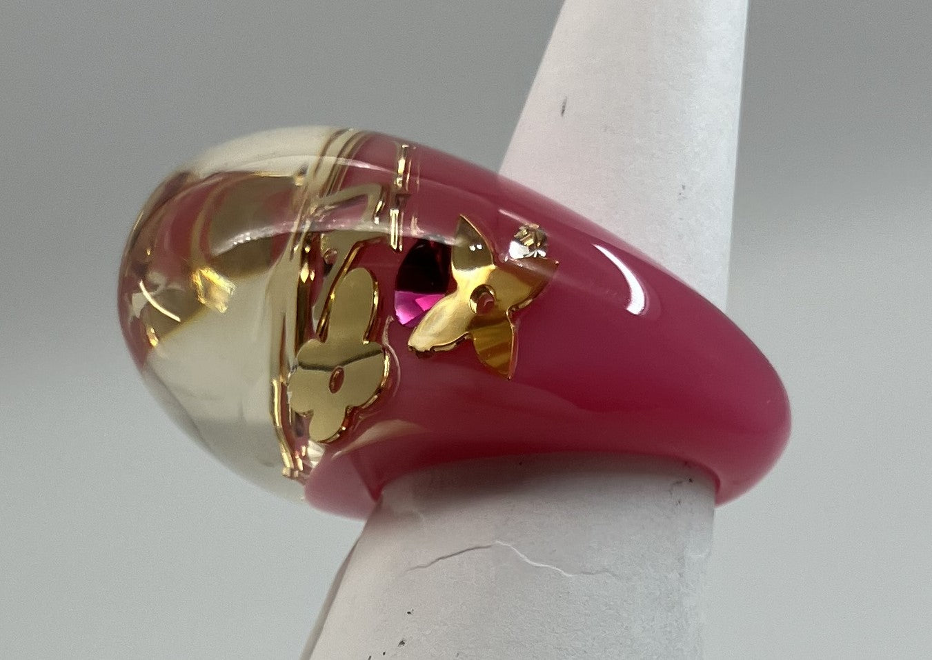 LOUIS VUITTON Acrylic Anclusion Ring Pink #10 (JP 10) (EU 50) (US 5.5) มีกล่องและถุงให้ จัดส่งฟรี 