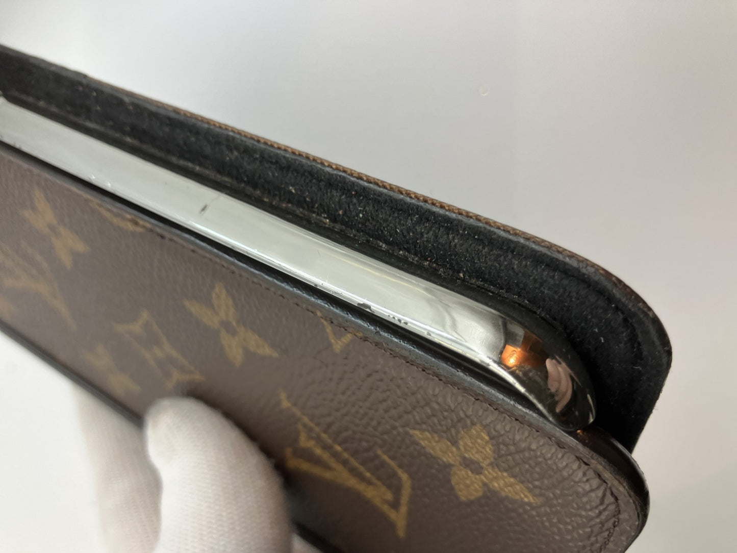 เคส LOUIS VUITTON Monogram Folio iPhone 11 จัดส่งฟรี 