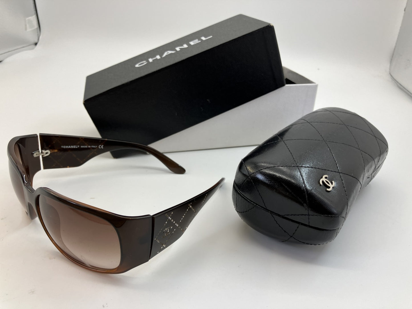 CHANEL 5808-B C.830/13 Sunglasses 64mm Brown Gradient Italy Rhinestone Logo