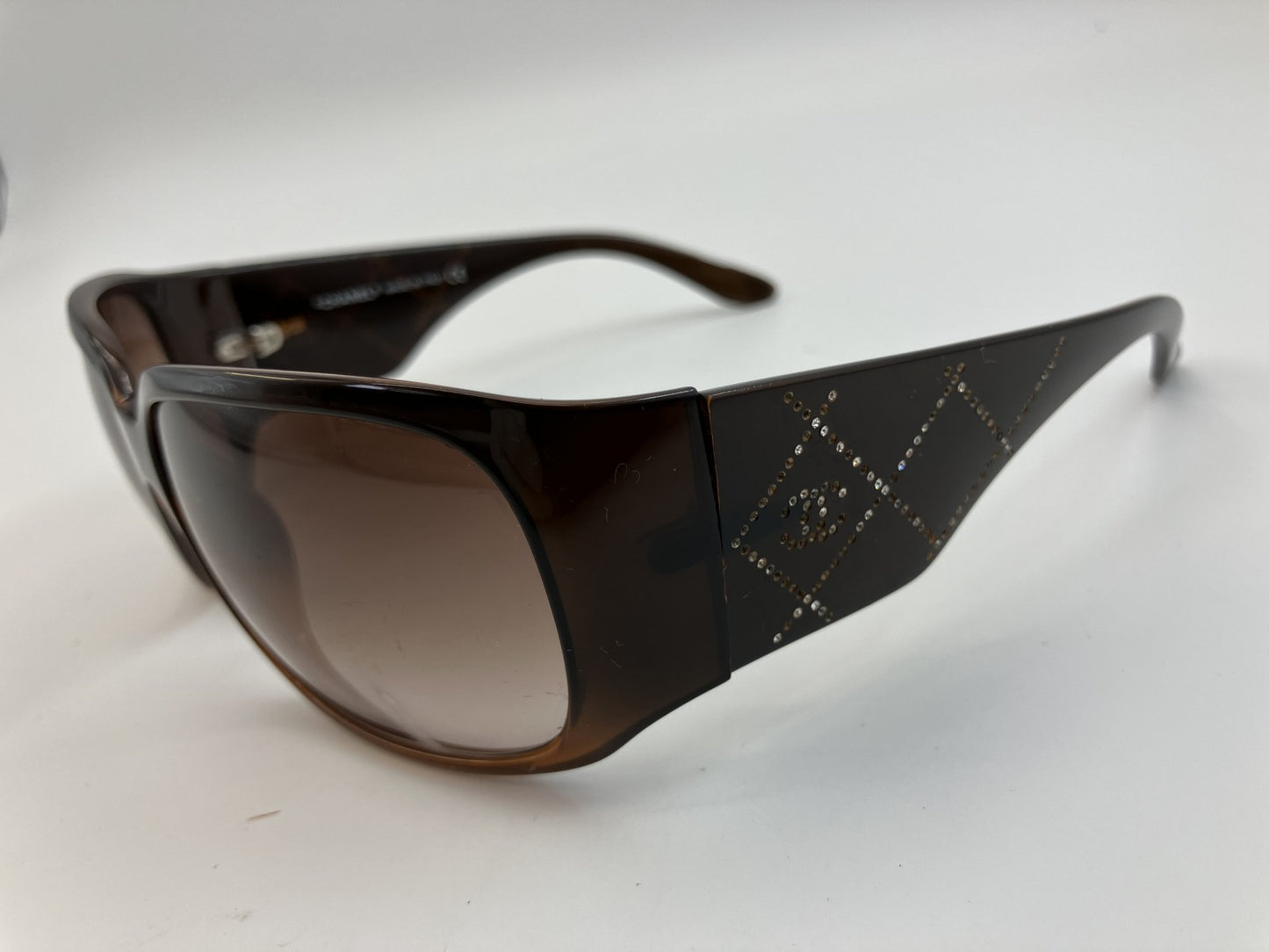 CHANEL 5808-B C.830/13 Sunglasses 64mm Brown Gradient Italy Rhinestone Logo