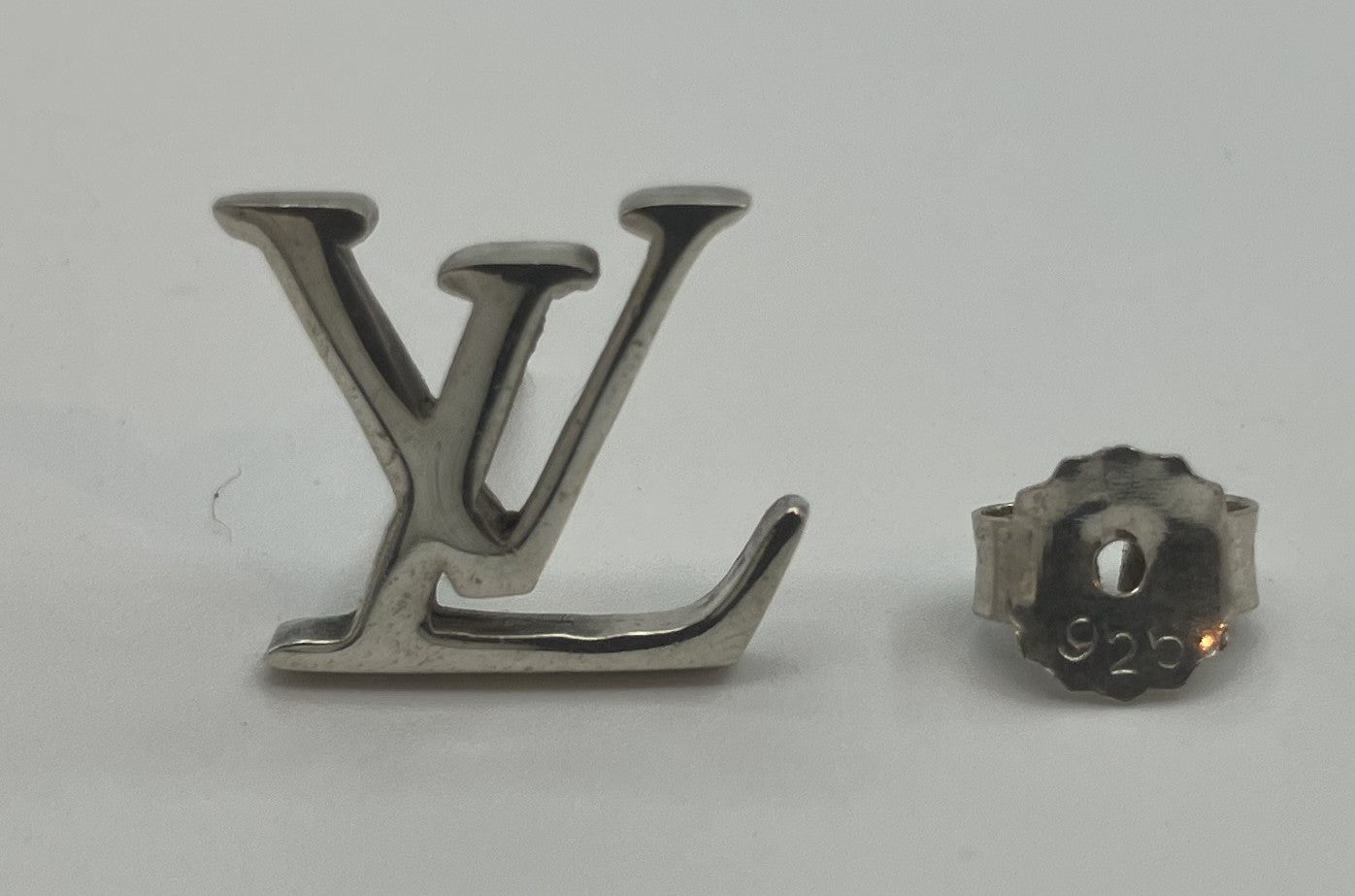 ルイフラッグ ロゴピアス（１×1.2ｃｍ） キャッチ社外品（シルバー925）片方のみ送料無料