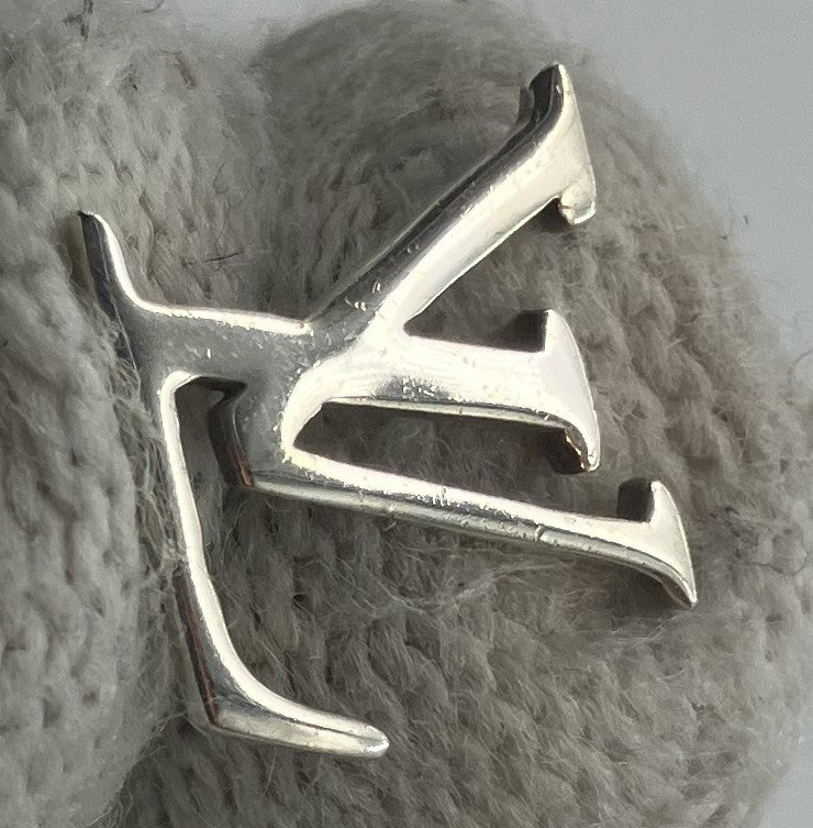 ルイフラッグ ロゴピアス（１×1.2ｃｍ） キャッチ社外品（シルバー925）片方のみ送料無料