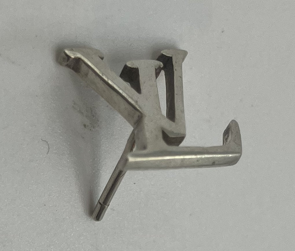 ルイフラッグ ロゴピアス（１×1.2ｃｍ） キャッチ社外品（シルバー925）片方のみ送料無料