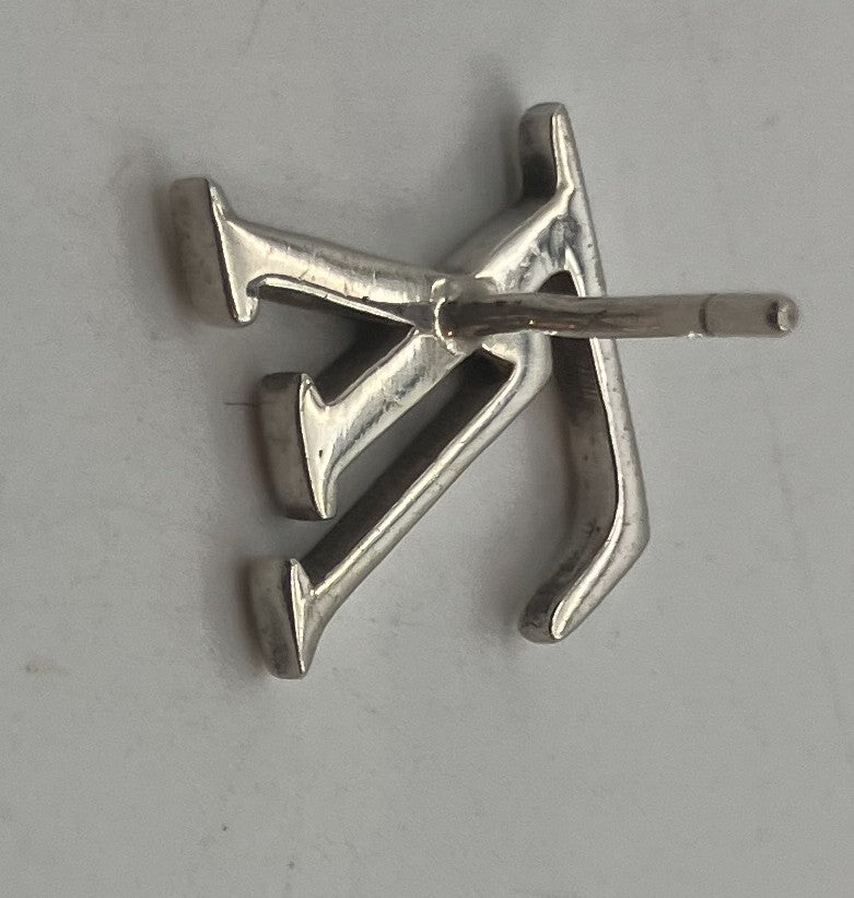 ルイフラッグ ロゴピアス（１×1.2ｃｍ） キャッチ社外品（シルバー925）片方のみ送料無料