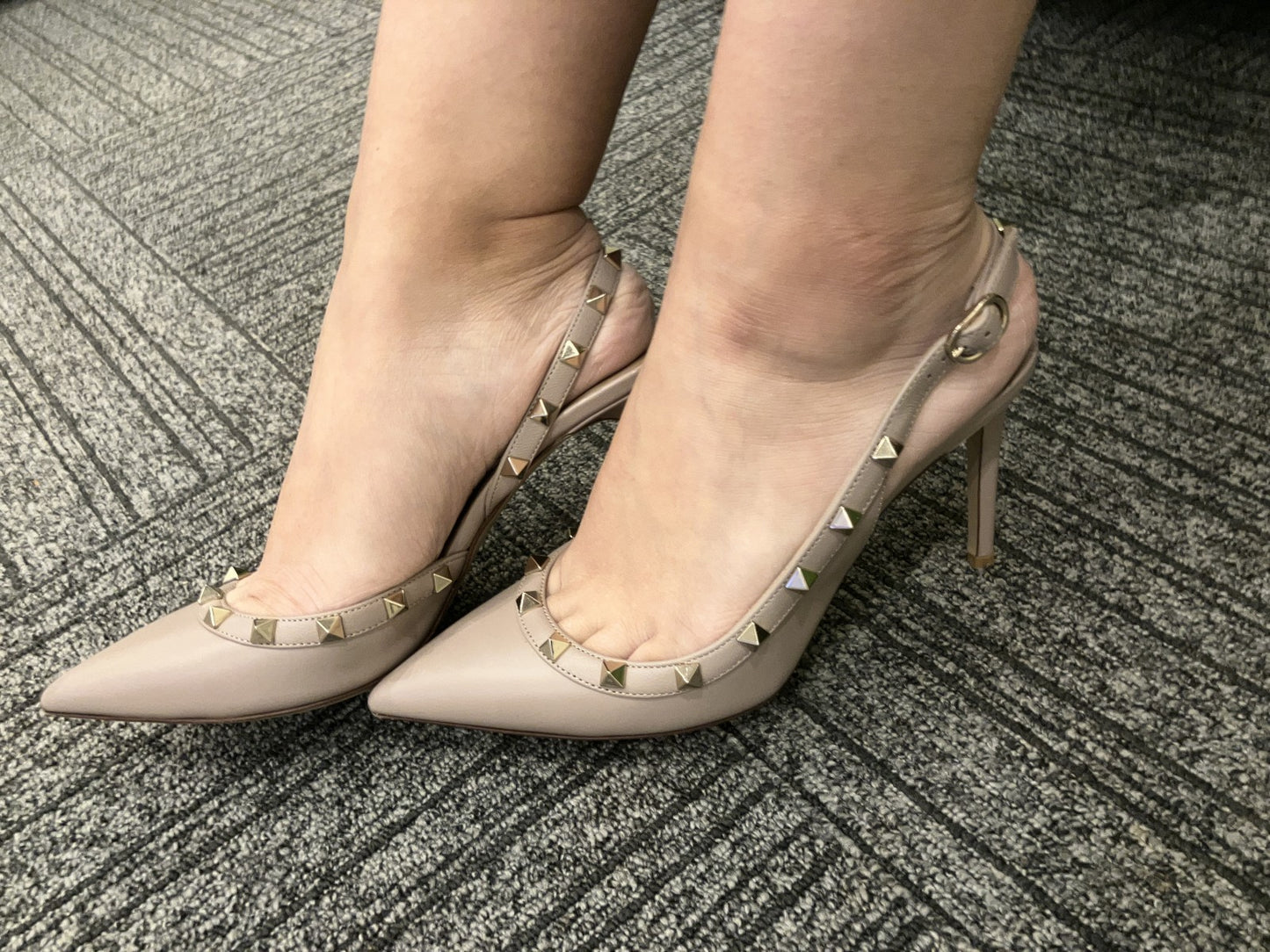 VALENTINO GARAVANI Rockstud Leather Slingback Pumps Nude Beige EU 37.5 Made in Italy Heel 9cm