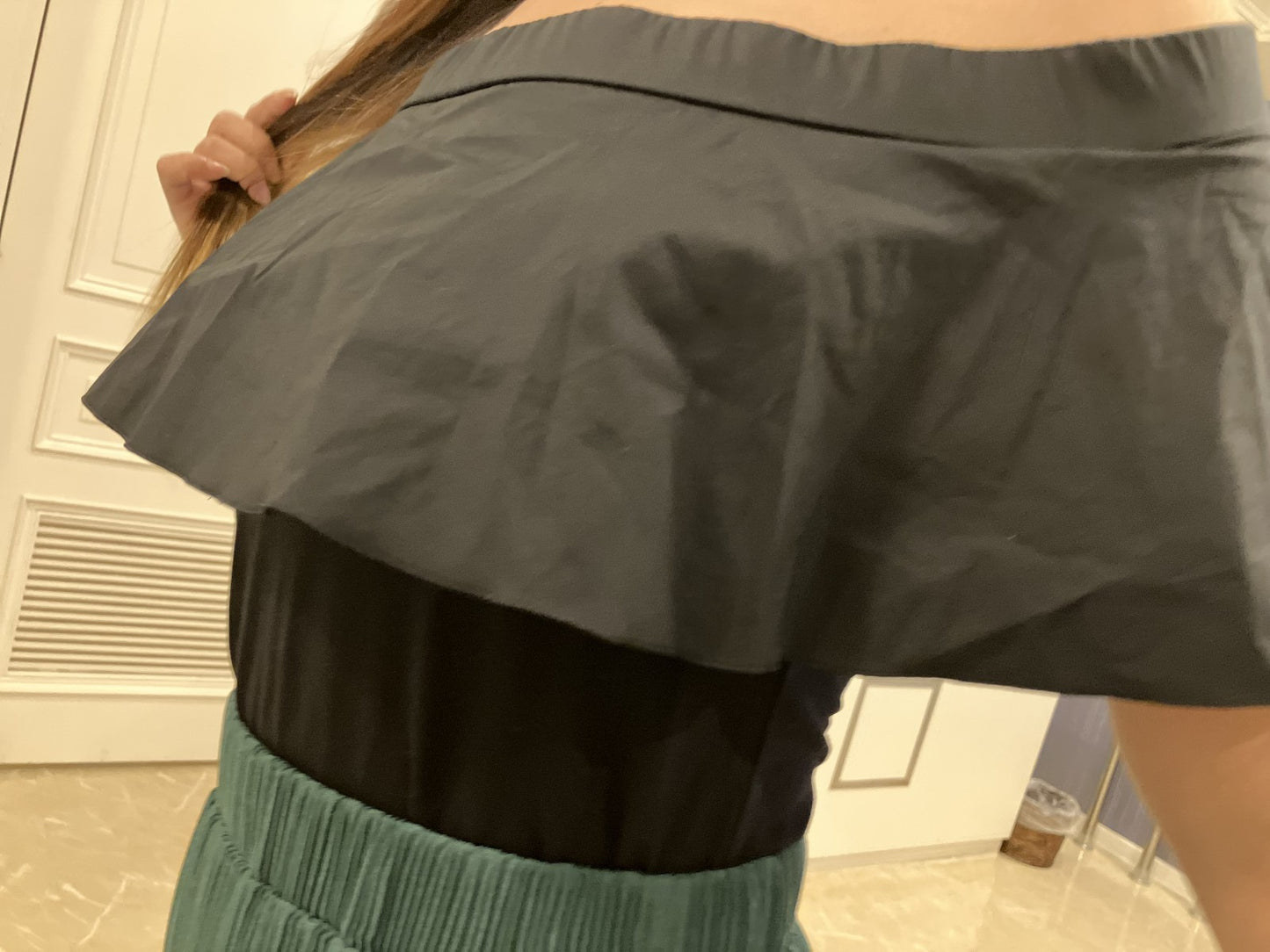 Used Yoko Chan YOKO CHAN Black Off Shoulder Ruffle Top Size 40 & Pleated Skirt Green Set Up Coordination Flare Style Women's Figure Covering Fashionable Clean Elegant Mode