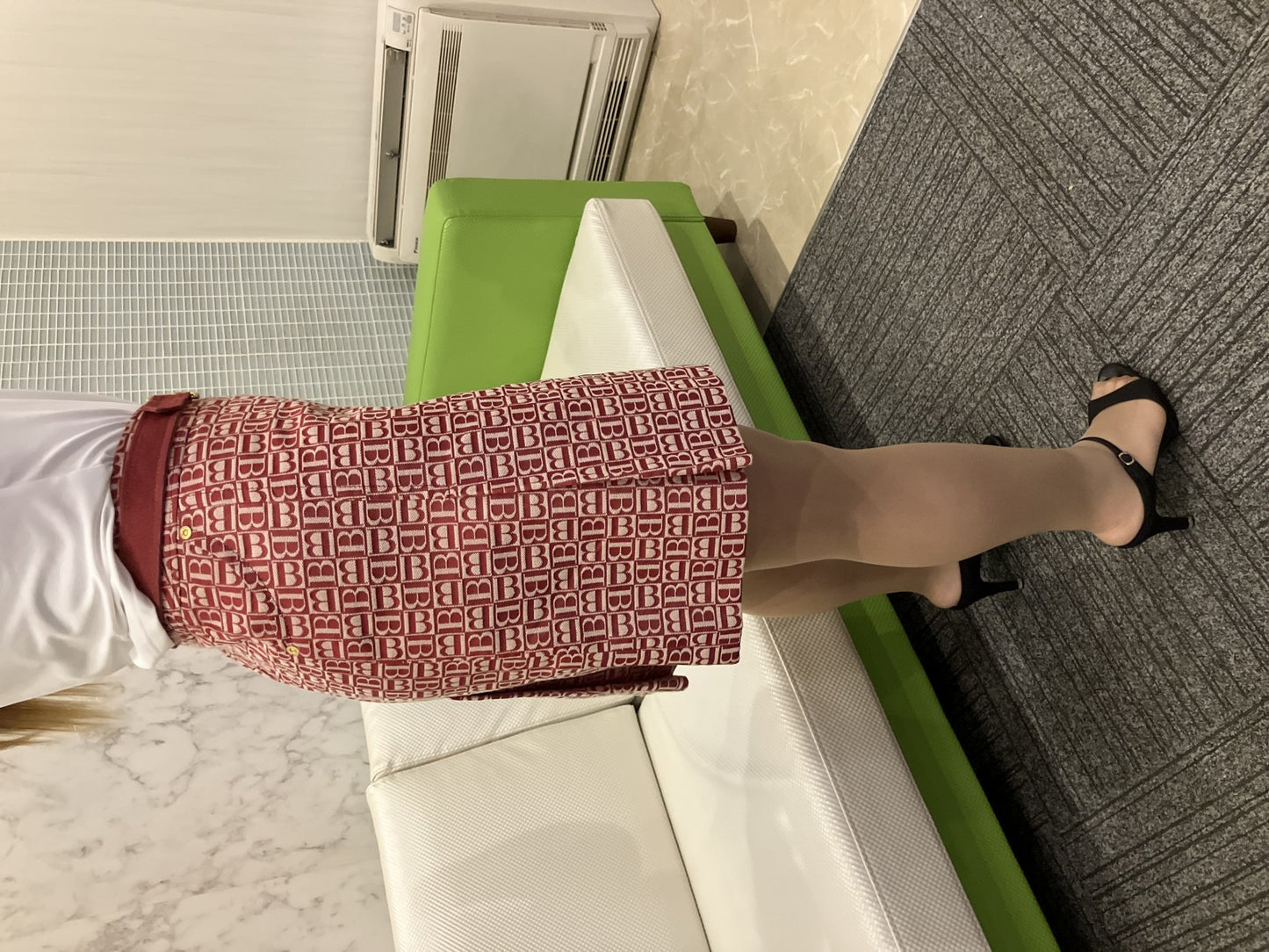 BURBERRY BLUE LABEL Burberry Blue Label all-over print skirt Size 38 Length approx. 18.9"