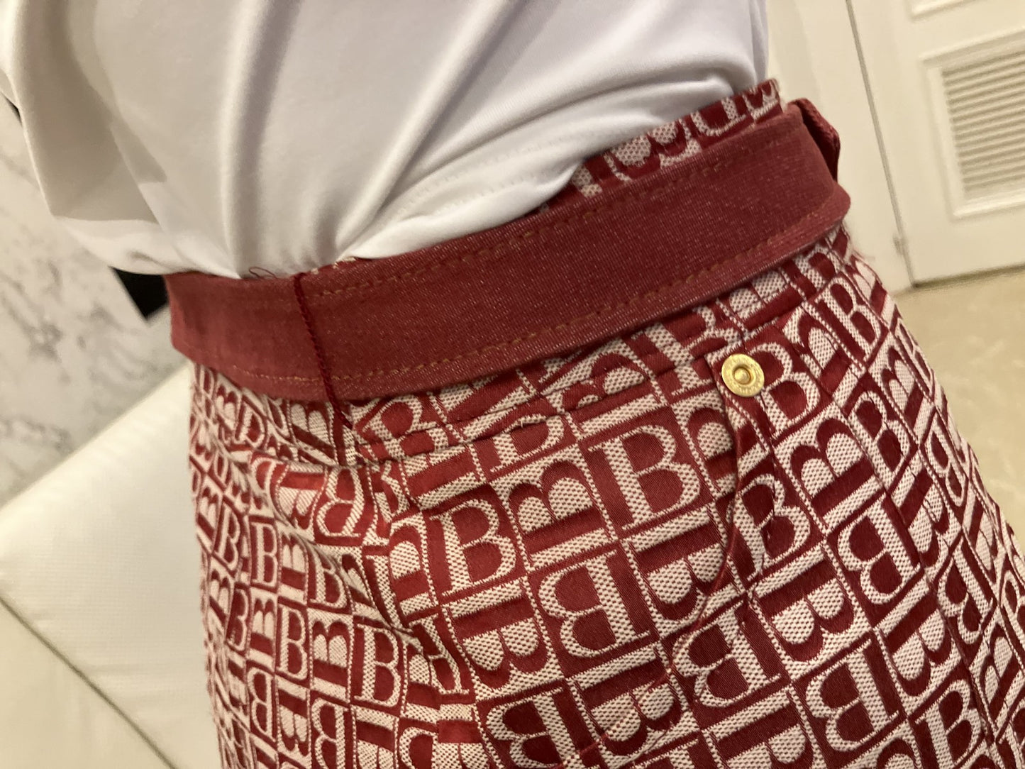 BURBERRY BLUE LABEL Burberry Blue Label all-over print skirt Size 38 Length approx. 18.9"