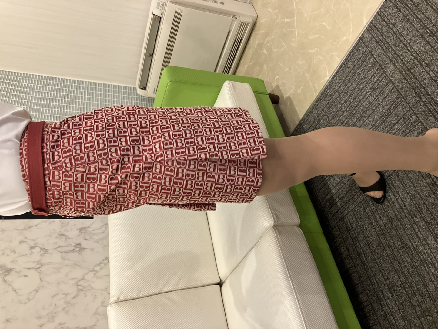 BURBERRY BLUE LABEL Burberry Blue Label all-over print skirt Size 38 Length approx. 18.9"