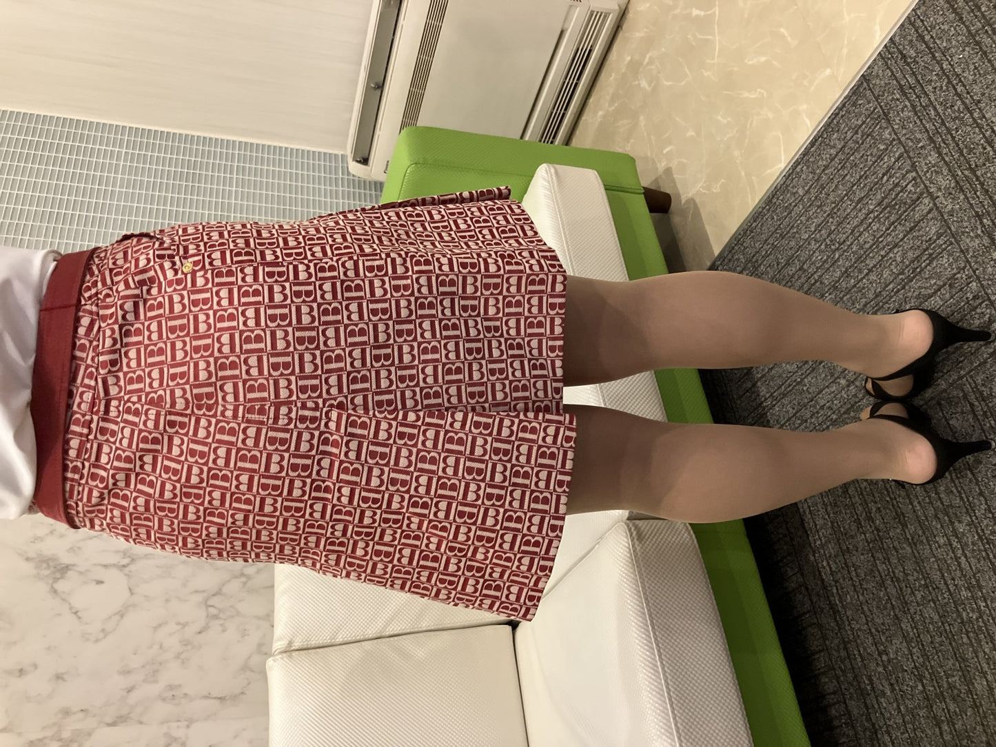 BURBERRY BLUE LABEL Burberry Blue Label all-over print skirt Size 38 Length approx. 18.9"