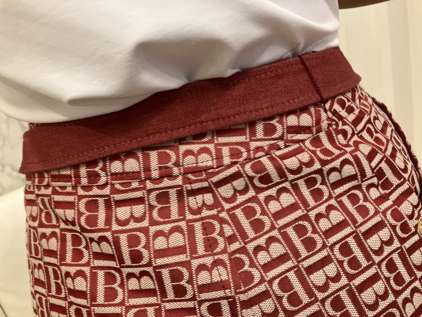 BURBERRY BLUE LABEL Burberry Blue Label all-over print skirt Size 38 Length approx. 18.9"