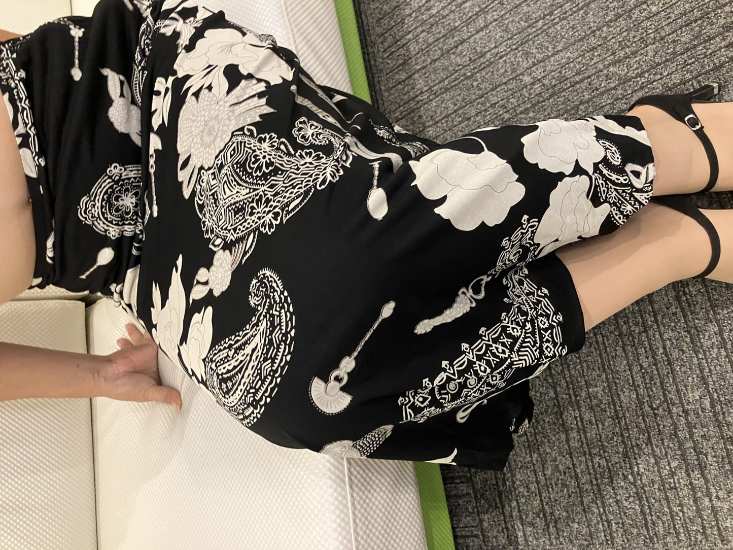 LEONARD Long Skirt Black x White Paisley Pattern Floral All-over Pattern Monotone Size 73 Made in Japan Length approx. 33.5"