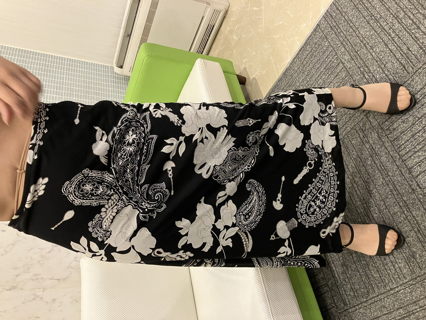 LEONARD Long Skirt Black x White Paisley Pattern Floral All-over Pattern Monotone Size 73 Made in Japan Length approx. 33.5"