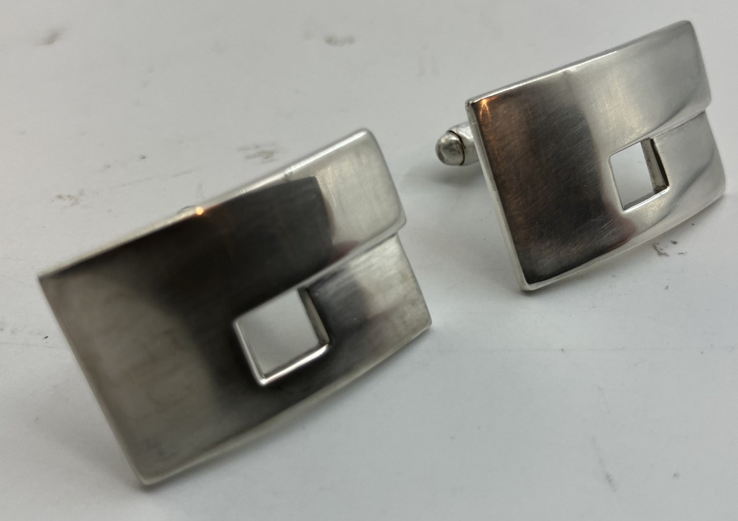 Gucci G logo motif large cufflinks 2.6 x 1.7 cm (1.02 x 0.67 inch) SV925 18g