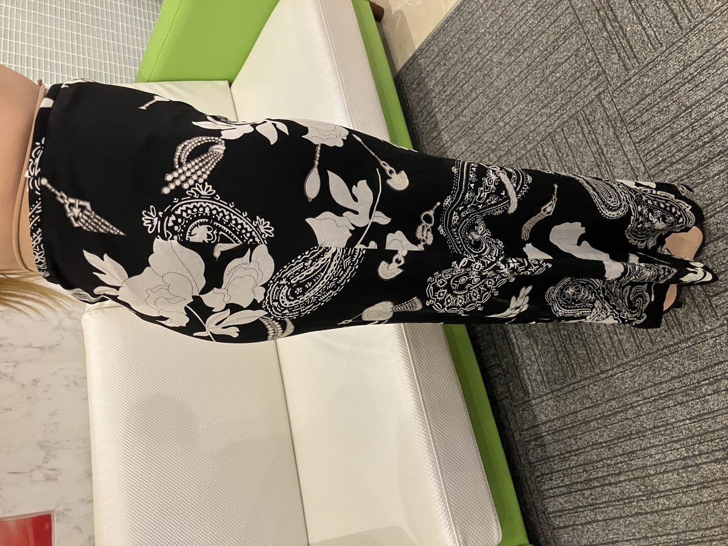 LEONARD Long Skirt Black x White Paisley Pattern Floral All-over Pattern Monotone Size 73 Made in Japan Length approx. 33.5"