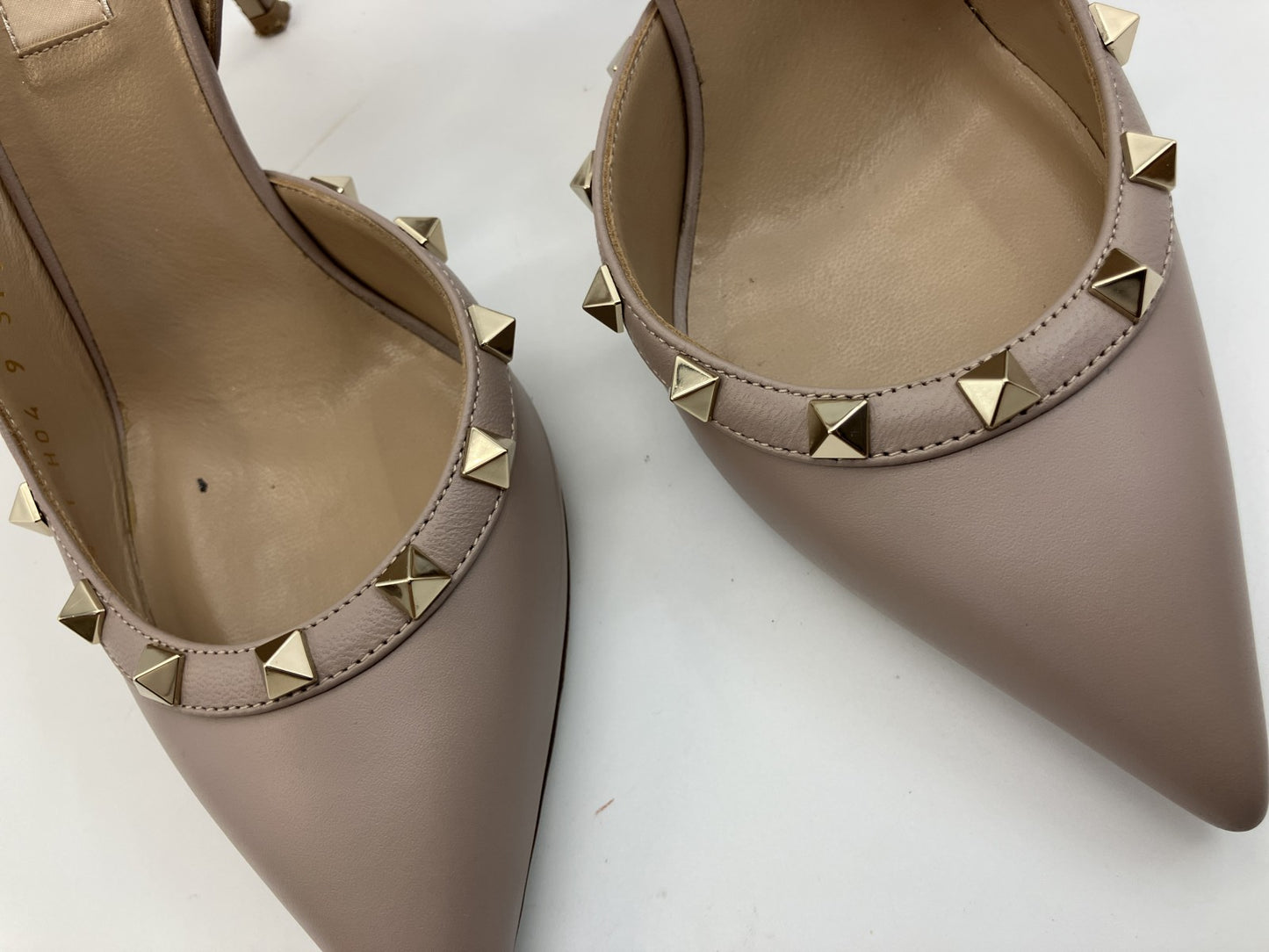VALENTINO GARAVANI Rockstud Leather Slingback Pumps Nude Beige EU 37.5 Made in Italy Heel 9cm