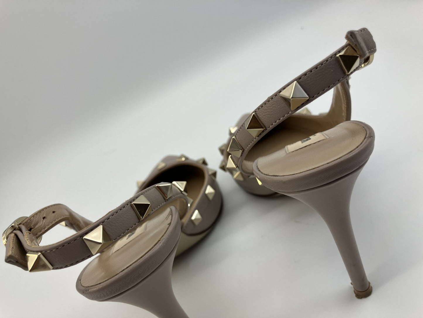 VALENTINO GARAVANI Rockstud Leather Slingback Pumps Nude Beige EU 37.5 Made in Italy Heel 9cm