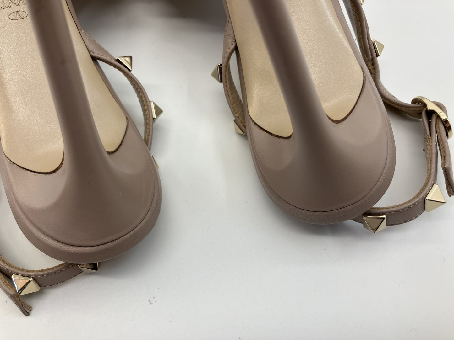 VALENTINO GARAVANI Rockstud Leather Slingback Pumps Nude Beige EU 37.5 Made in Italy Heel 9cm