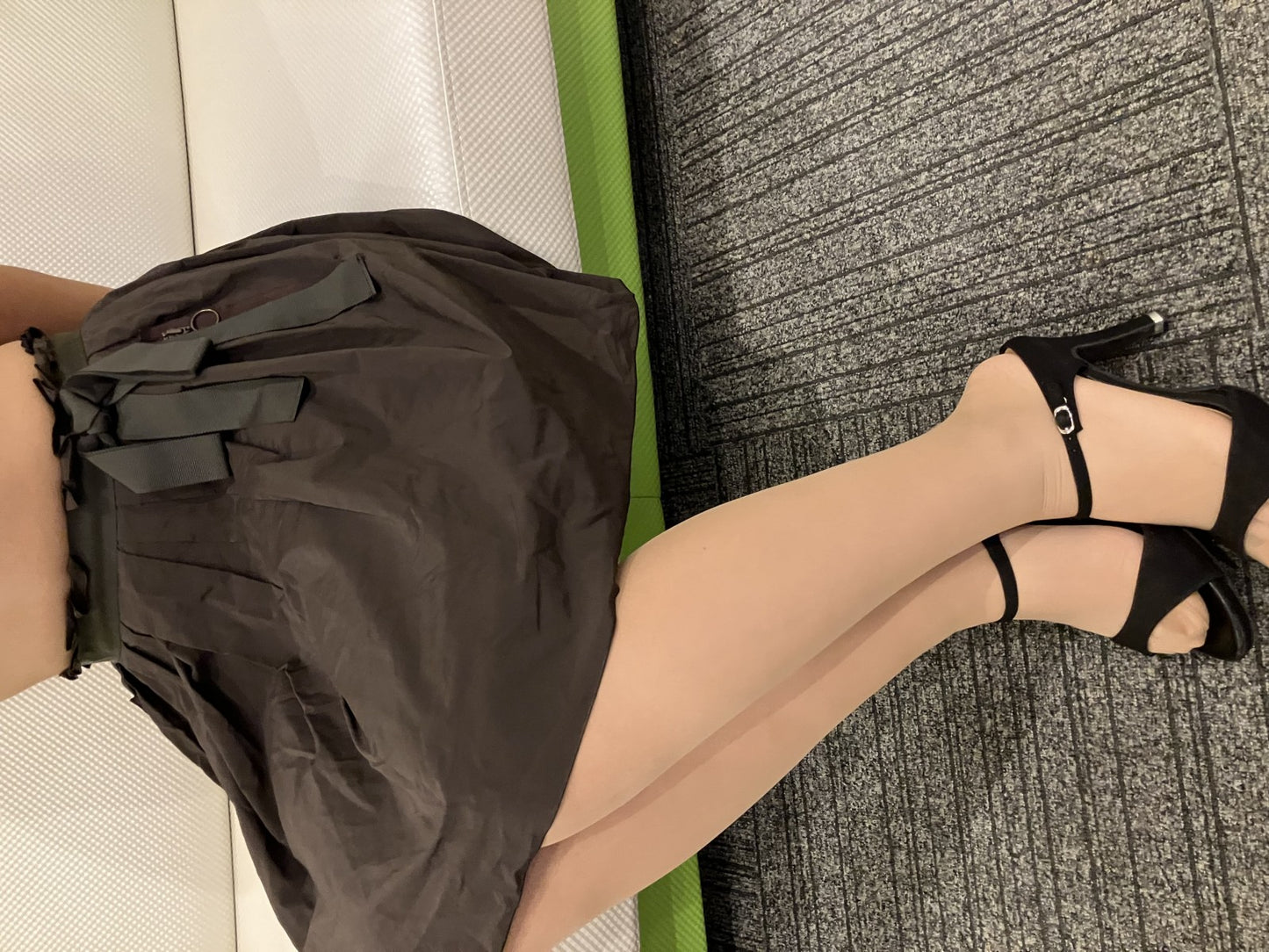 LANVIN en Bleu Skirt Khaki Ruffled waist x ring zip design Size 38