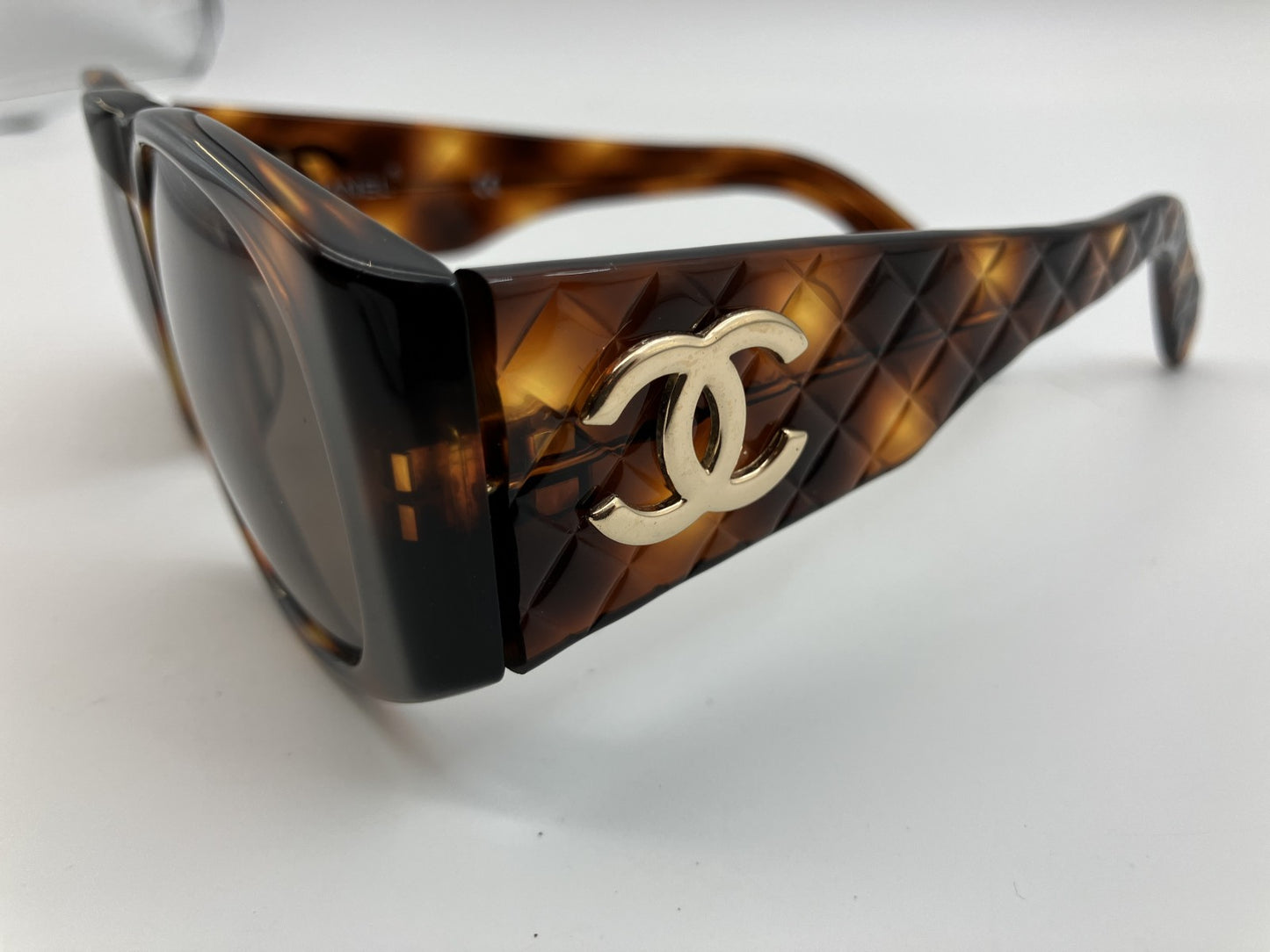 CHANEL 01450 912/35 Tortoise Brown Sunglasses CC Logo Quilted Temple w/ Case Italy