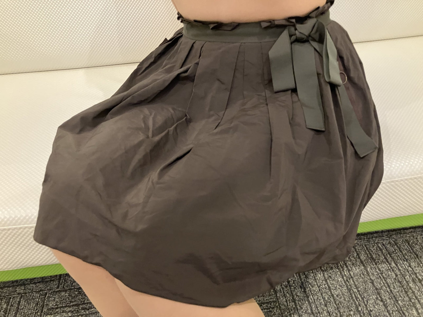 LANVIN en Bleu Skirt Khaki Ruffled waist x ring zip design Size 38