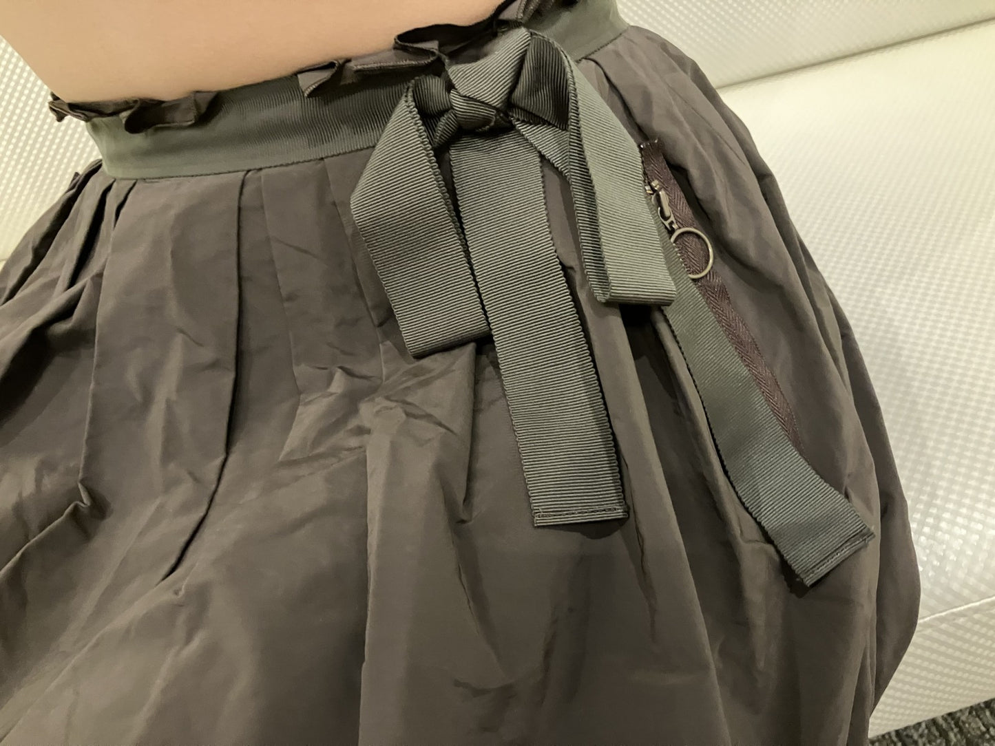 LANVIN en Bleu Skirt Khaki Ruffled waist x ring zip design Size 38