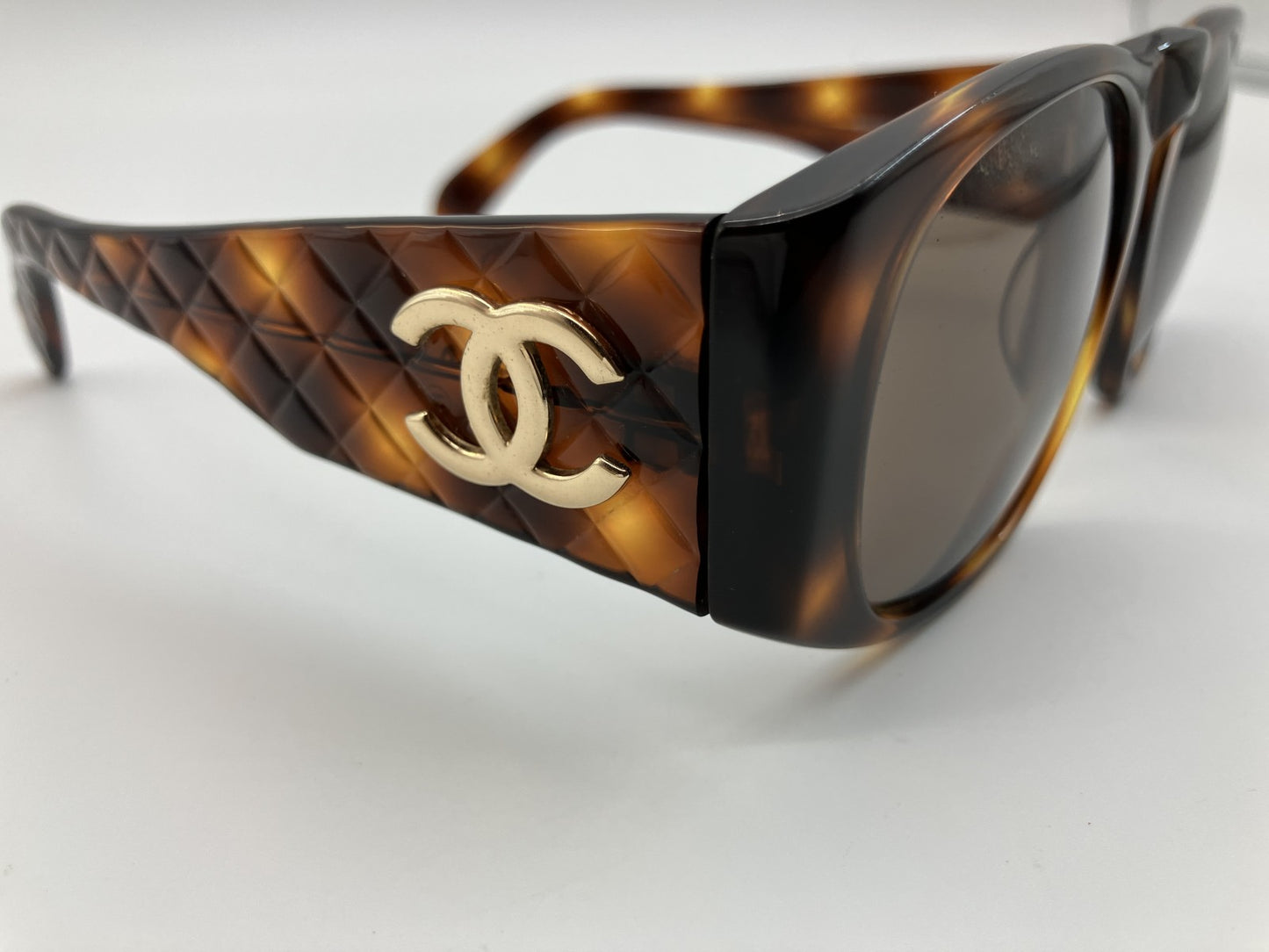 CHANEL 01450 912/35 Tortoise Brown Sunglasses CC Logo Quilted Temple w/ Case Italy