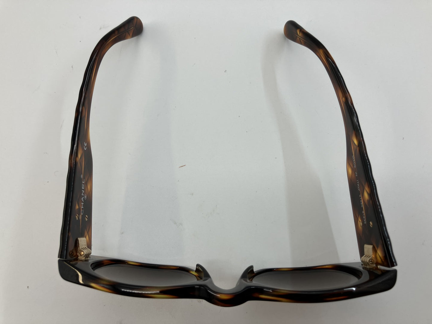 CHANEL 01450 912/35 Tortoise Brown Sunglasses CC Logo Quilted Temple w/ Case Italy