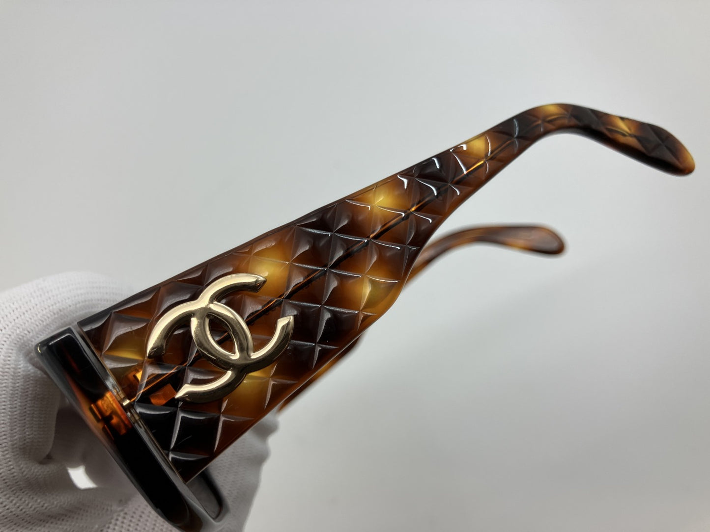 CHANEL 01450 912/35 Tortoise Brown Sunglasses CC Logo Quilted Temple w/ Case Italy