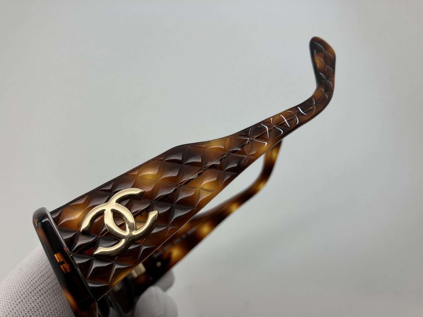 CHANEL 01450 912/35 Tortoise Brown Sunglasses CC Logo Quilted Temple w/ Case Italy