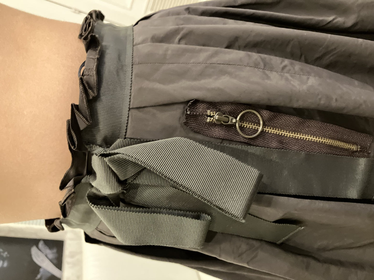 LANVIN en Bleu Skirt Khaki Ruffled waist x ring zip design Size 38