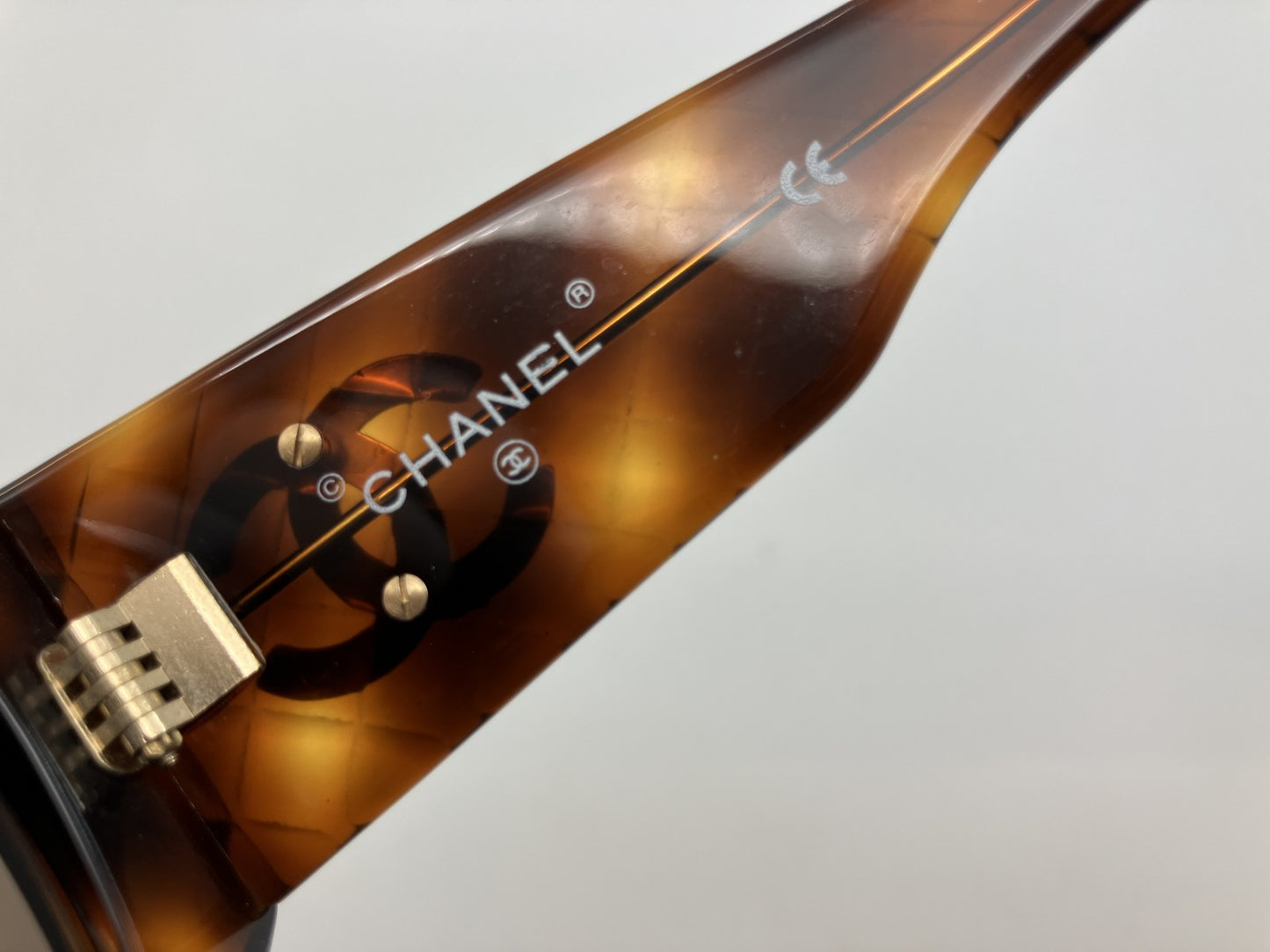 CHANEL 01450 912/35 Tortoise Brown Sunglasses CC Logo Quilted Temple w/ Case Italy