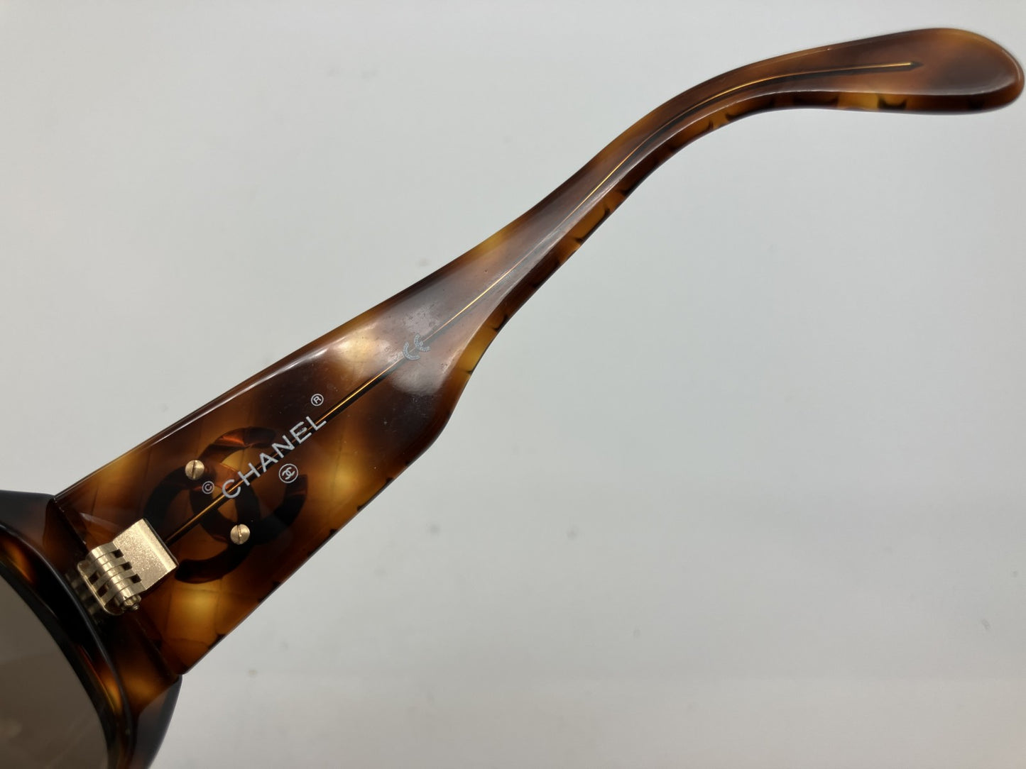 CHANEL 01450 912/35 Tortoise Brown Sunglasses CC Logo Quilted Temple w/ Case Italy