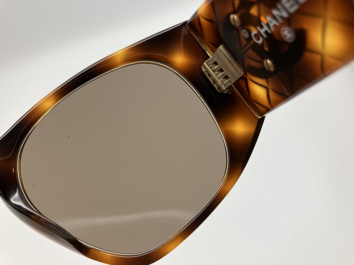 CHANEL 01450 912/35 Tortoise Brown Sunglasses CC Logo Quilted Temple w/ Case Italy