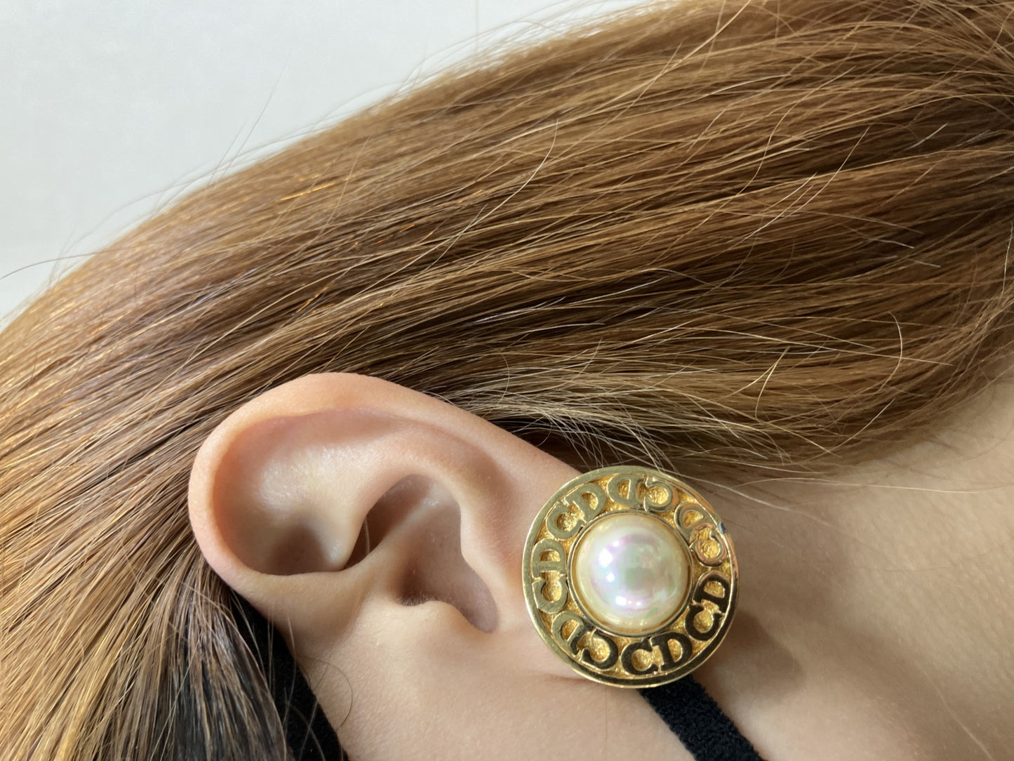 Christian Dior CD Logo Pearl Clip Earrings Gold Tone Vintage Round 27mm