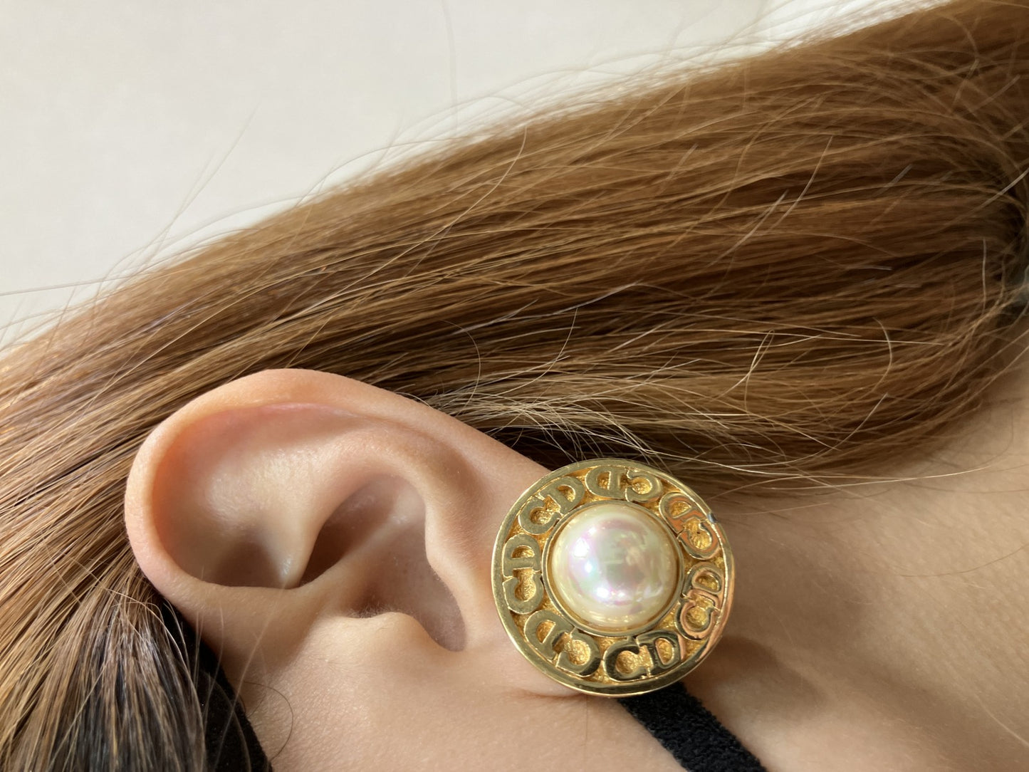Christian Dior CD Logo Pearl Clip Earrings Gold Tone Vintage Round 27mm