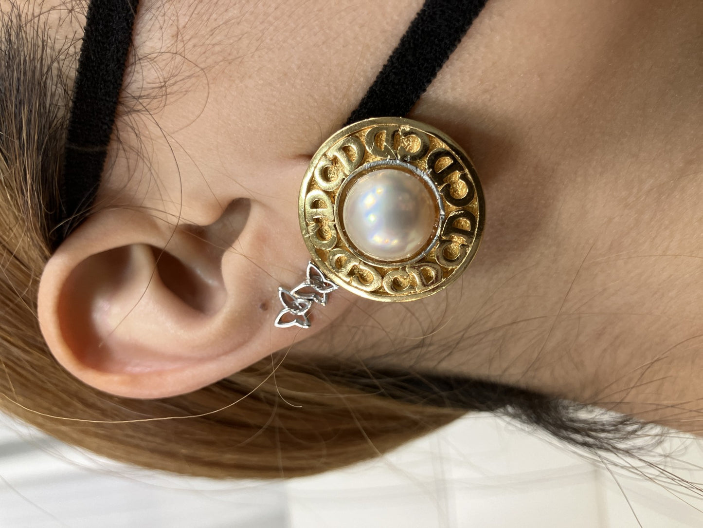Christian Dior CD Logo Pearl Clip Earrings Gold Tone Vintage Round 27mm