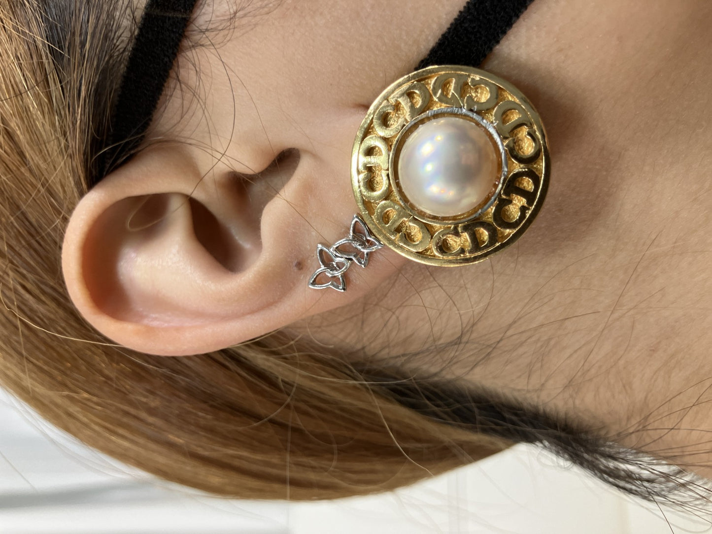 Christian Dior CD Logo Pearl Clip Earrings Gold Tone Vintage Round 27mm