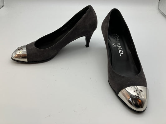 Chanel Coco Mark Suede Pumps (JP 22.5 cm)(US 5.5)(8.86 inch)(EU 35.5) Women's Gray