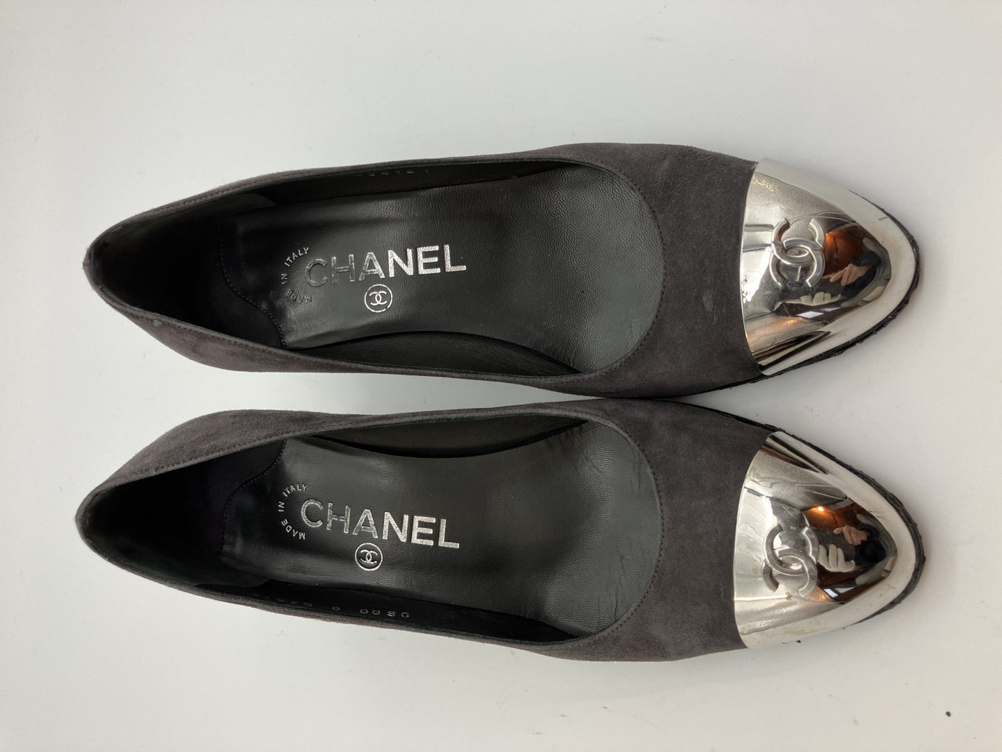 Chanel Coco Mark Suede Pumps (JP 22.5cm)(US 5.5)(8.86 inch)(EU 35.5) รองเท้าผู้หญิง สีเทา จัดส่งฟรี 