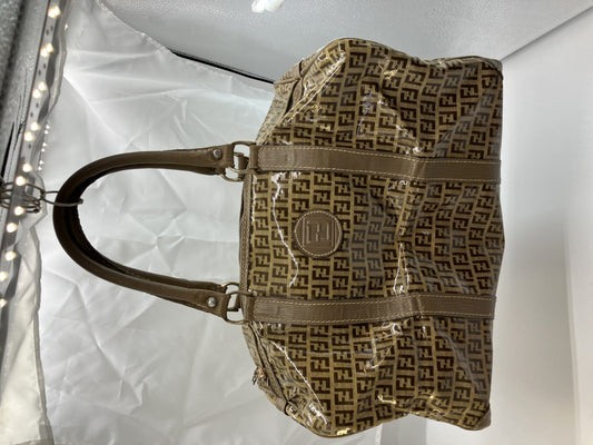 FENDI ズッカ柄 エナメル  ボストンバッグ 縦（ハンドル含まず）：21cm(8.27 inch) 横：41cm(16.14 inch)　送料無料