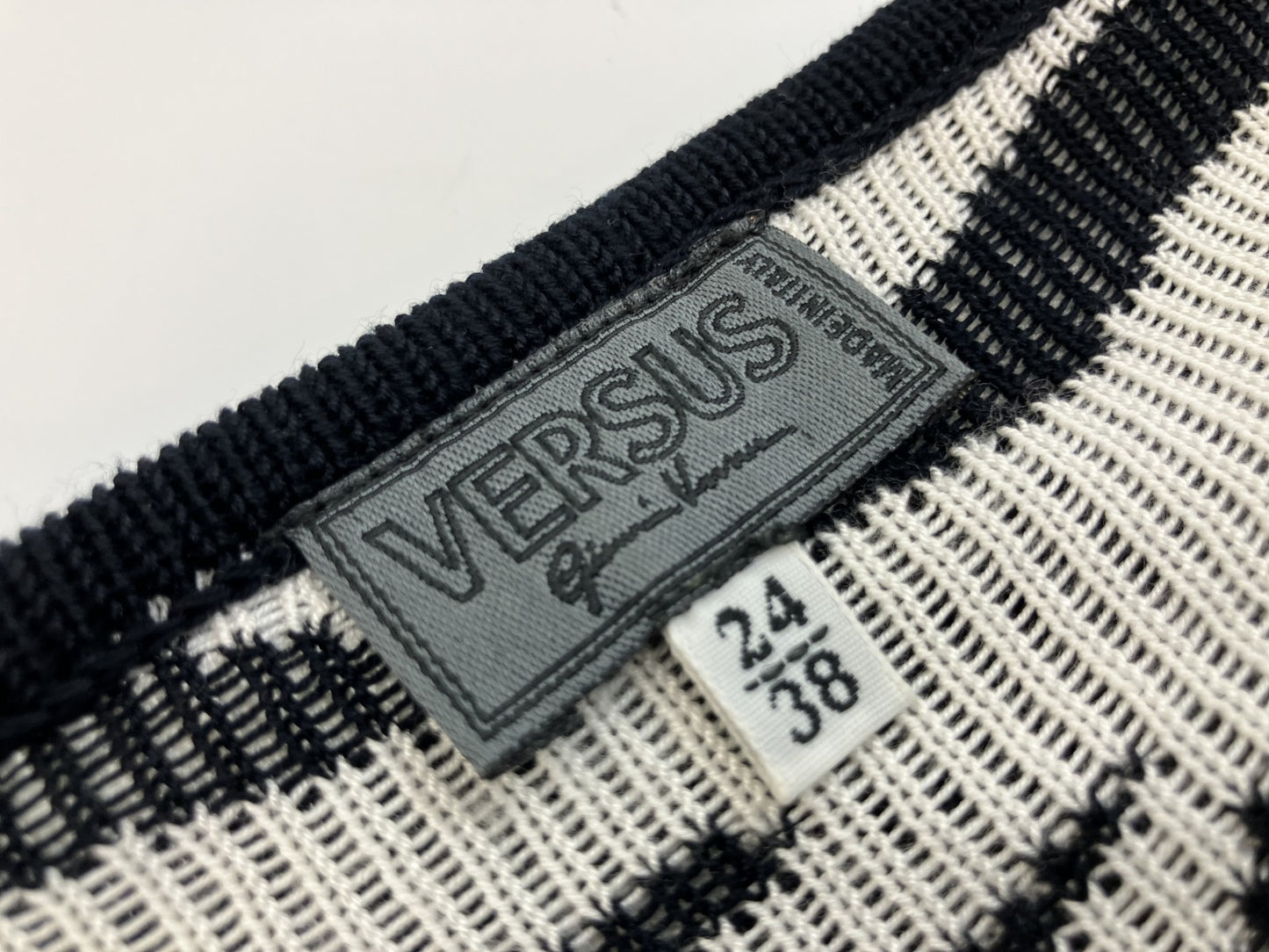 VERSUS Versace Tops Size 38 Zebra Pattern Short Sleeve Cut and Sewn Black and White Cropped Made in Italy Women's