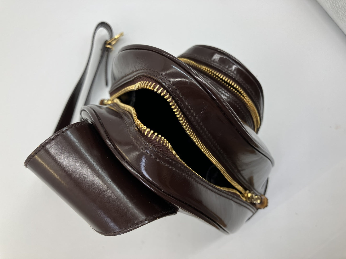 Gucci Bamboo Patent Leather Waist Body Bag Brown Italy Vintage 00334440127