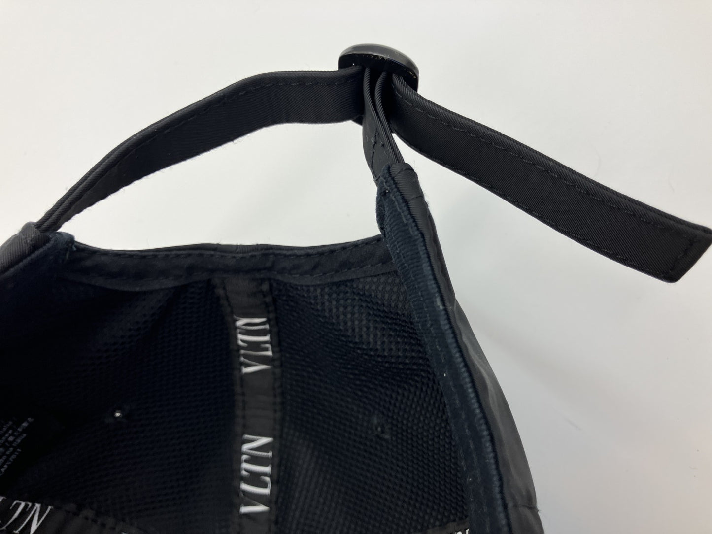 Valentino Garavani VLTN Logo Cap Black Size 59 Made in Italy Authentic