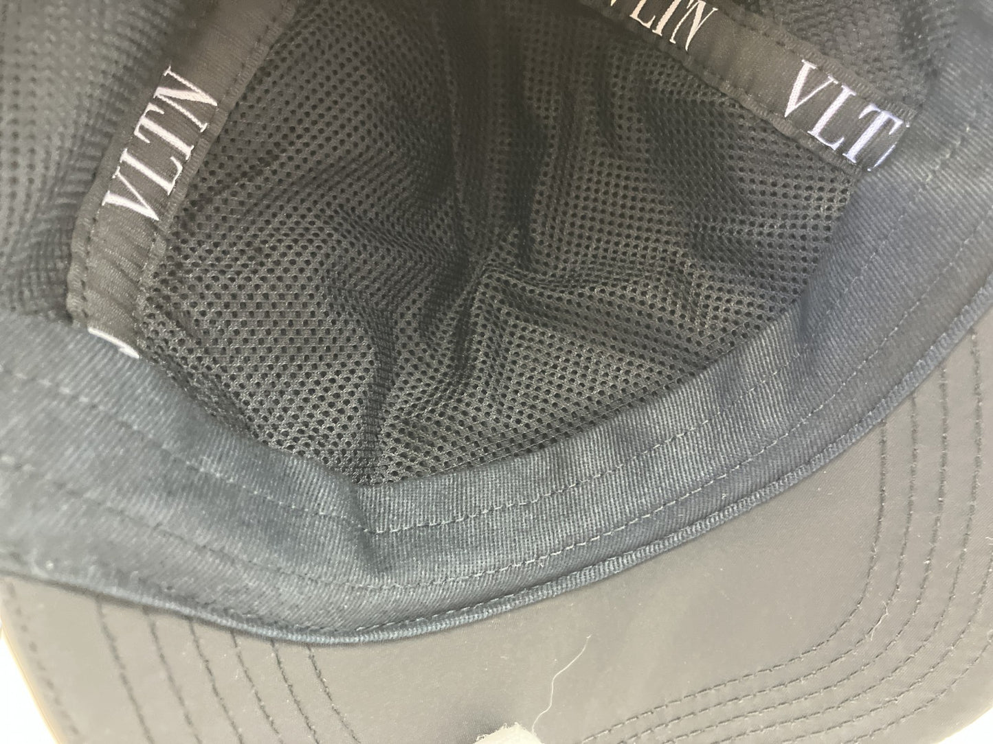 Valentino Garavani VLTN Logo Cap Black Size 59 Made in Italy Authentic