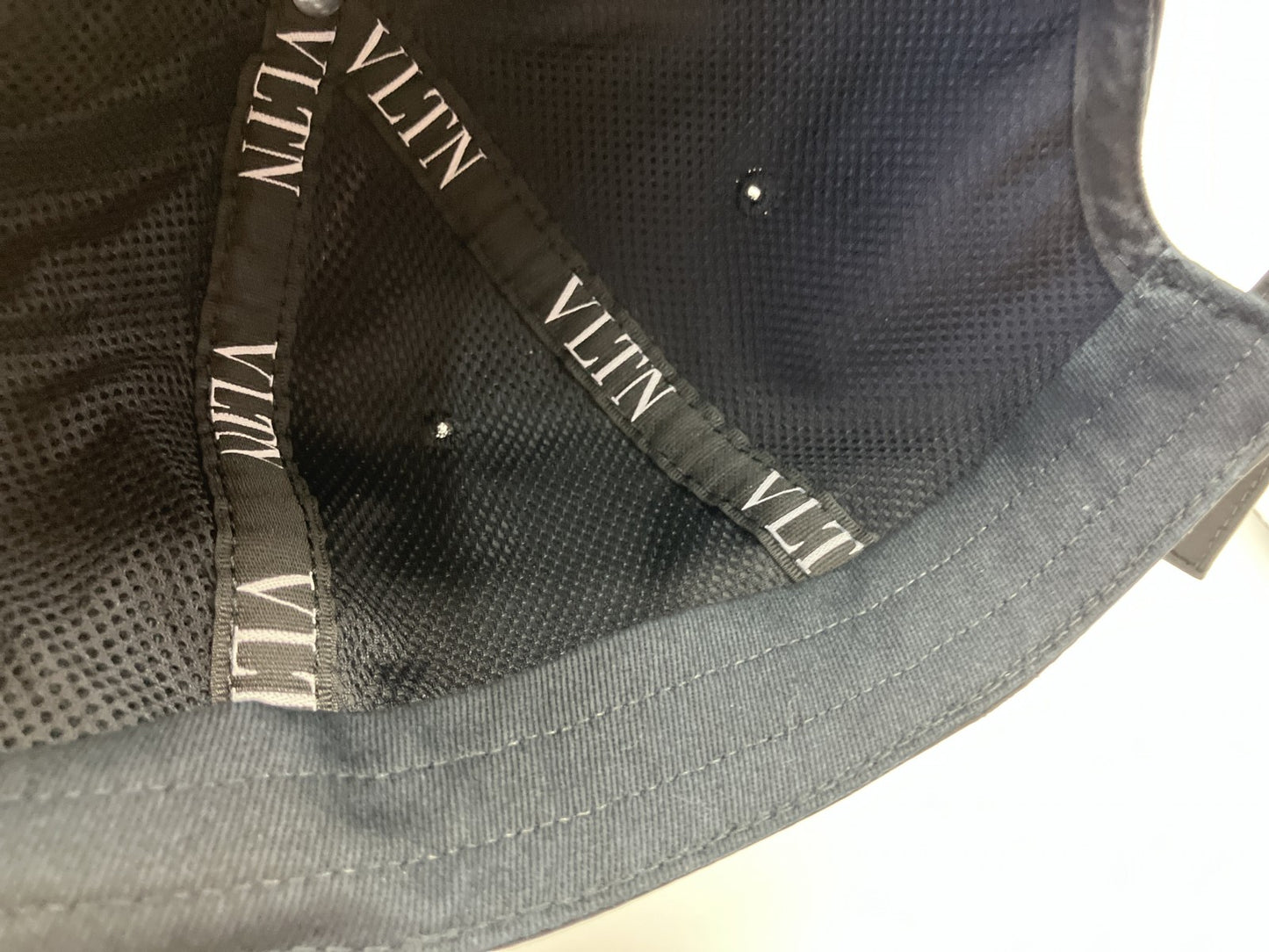 Valentino Garavani VLTN Logo Cap Black Size 59 Made in Italy Authentic