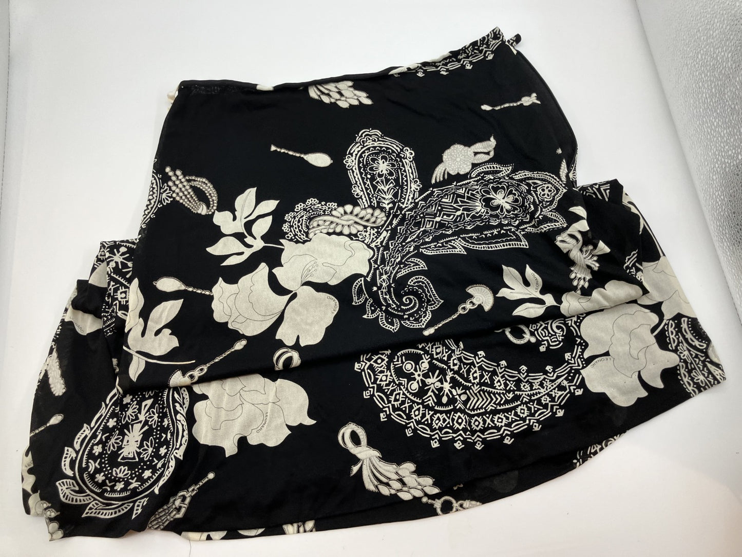 LEONARD Long Skirt Black x White Paisley Pattern Floral All-over Pattern Monotone Size 73 Made in Japan Length approx. 33.5"