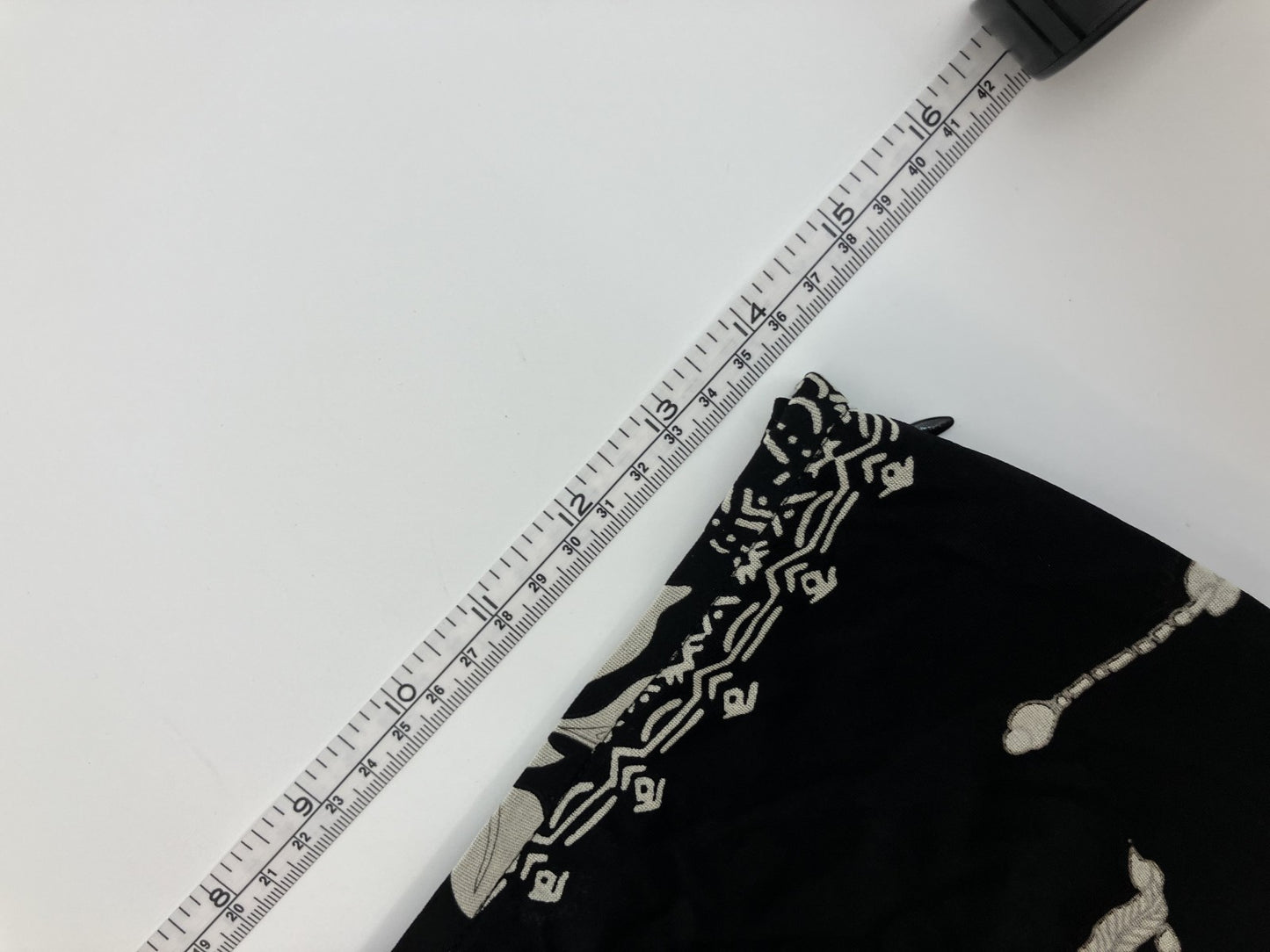 LEONARD Long Skirt Black x White Paisley Pattern Floral All-over Pattern Monotone Size 73 Made in Japan Length approx. 33.5"