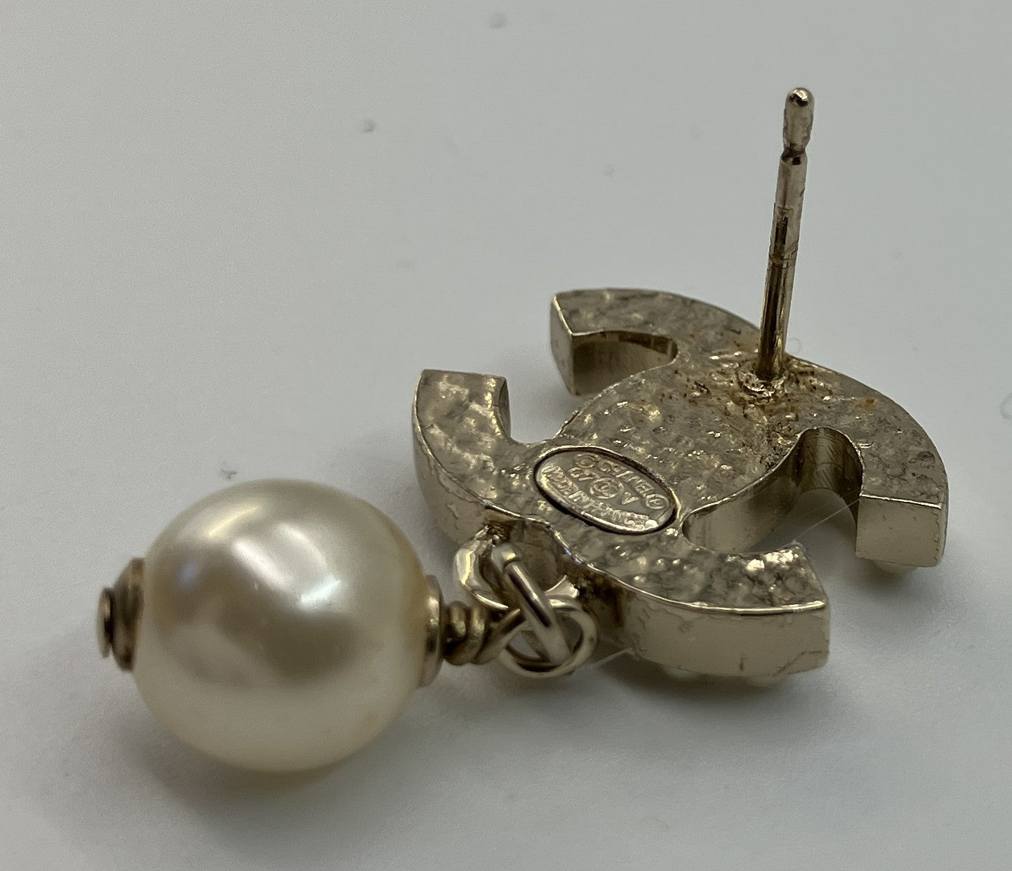 CHANEL Coco Mark Faux Pearl Drop Dangle Stud Earring Gold Tone 07V Single